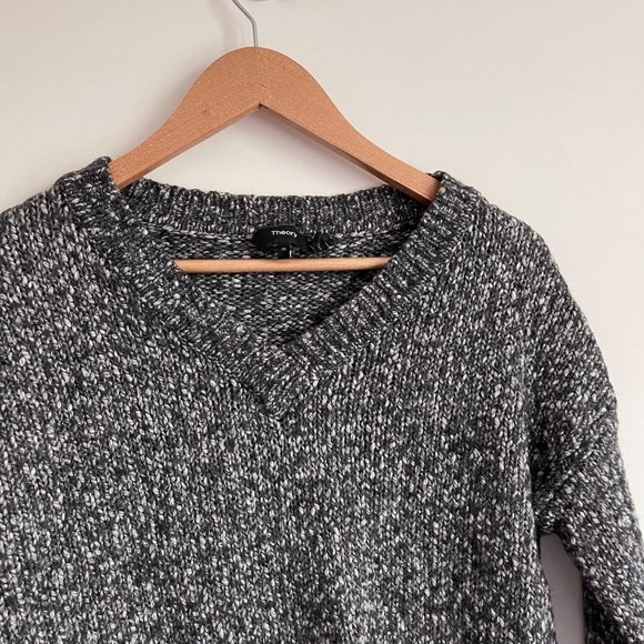 Women's Theory Gray Speckled V Neck Sweater Medium - Picture 3 of 7